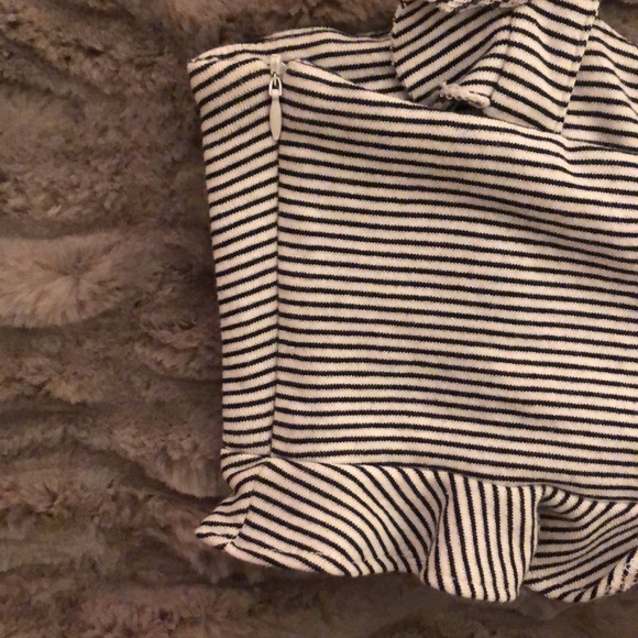 Striped Ruffle Crop Top - Picture 3 of 4